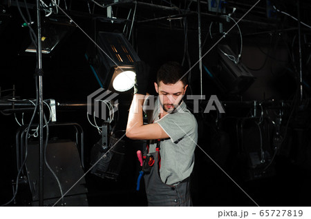 The stage worker sets up the lights 65727819
