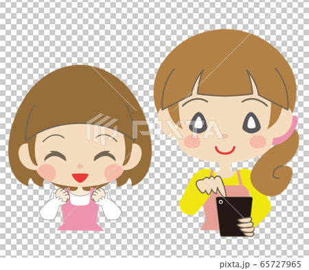 スマートフォンを操作する女性と見てる女の子 65727965