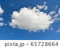 青空に浮かぶ大きな雲 65728664