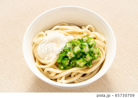 オクラと長芋とろろのネバネバぶっかけうどん(冷やし)。 65730709