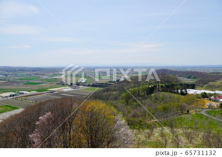 春の達布山展望台からの眺め 65731132