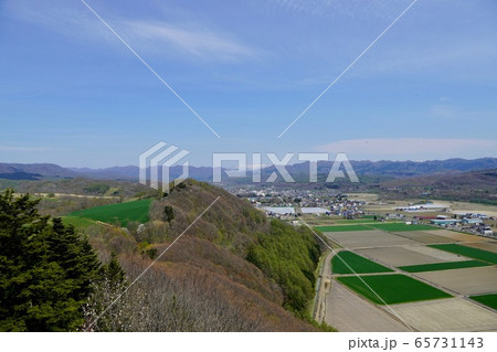 春の達布山展望台からの眺め 65731143