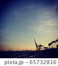 夕暮れのクレーン 65732816