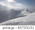 雪山の稜線 65733131