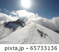 雪山の火山 稜線 65733136