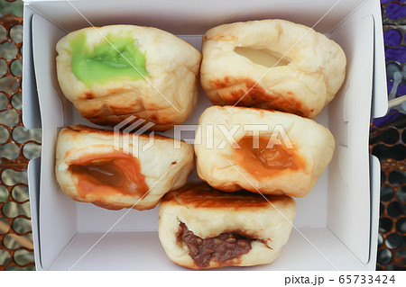 bread or butter bread with chocolate stuffed 65733424