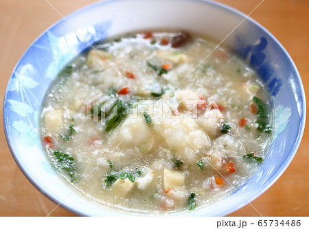 沖縄の家庭料理。手作りのボロボロジューシー 65734486