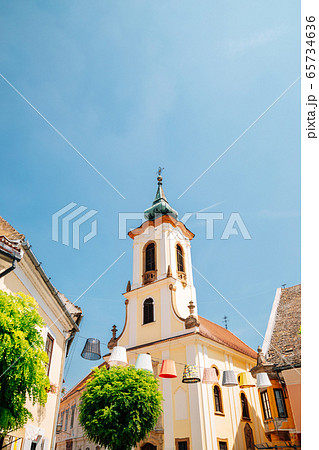 Old town main square and Blagovestenska Church in Szentendre, Hungary 65734636