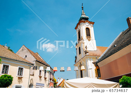 Old town main square and Blagovestenska Church in Szentendre, Hungary 65734637