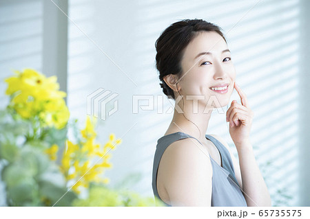 女性　美容　ビューティー　スキンケア 65735575