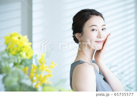 女性　美容　ビューティー　スキンケア 65735577