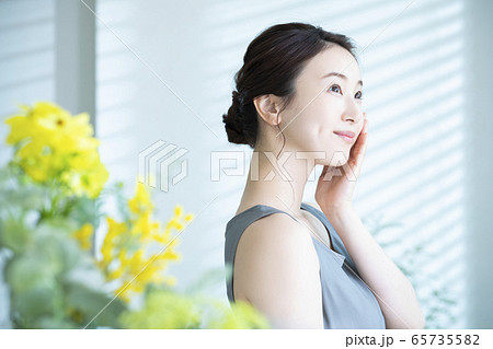 女性　美容　ビューティー　スキンケア 65735582