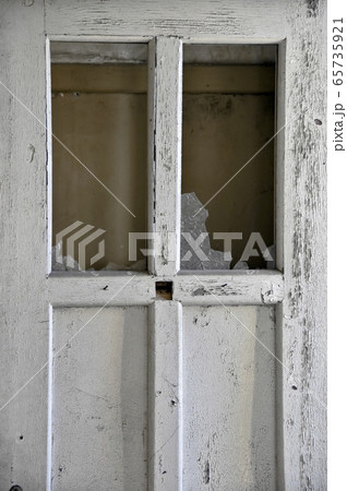 broken door 65735921