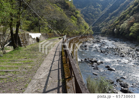 JR福知山線廃線跡のハイキングコースの風景 JR福知山線廃線跡のハイキングコースの風景 65738603
