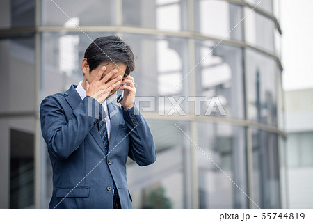 カジュアルビジネスの会社員 カジュアルビジネスの会社員 65744819