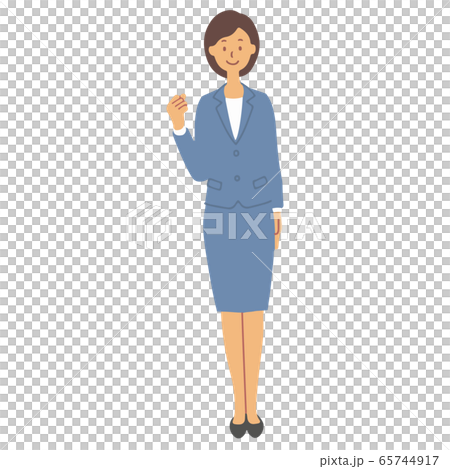 青いスーツを着てガッツポーズをする女性 65744917