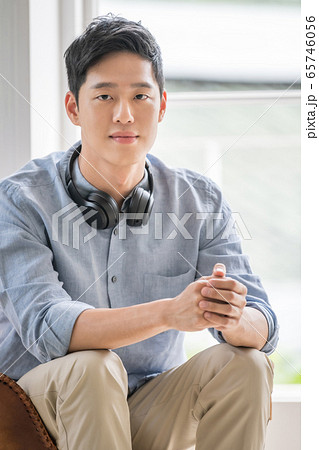 ライフスタイル 若い男 若い男性 65746056