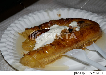 じゃがいも　ソーセージ　サワークリーム　海外　ヨーロッパ　名物 65746194