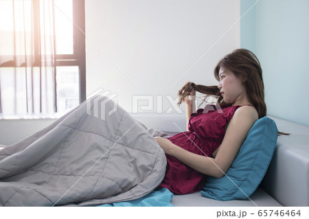 Asian women lying on the bed at home Asian women lying on the bed at home 65746464