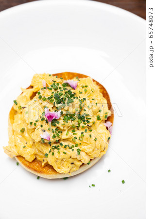 truffle scrambled eggs truffle scrambled eggs 65748073