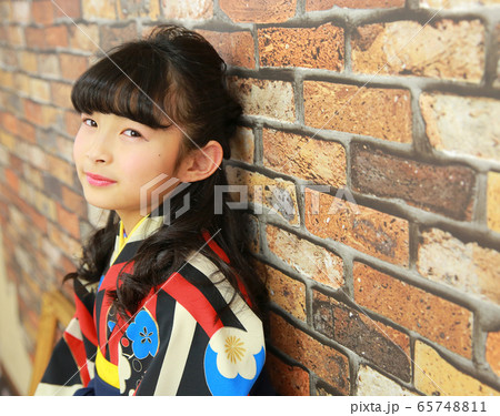 袴姿の女の子 65748811