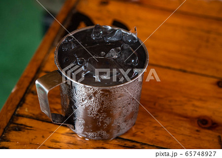 Water in aluminum glass, water droplets adhering Water in aluminum glass, water droplets adhering 65748927