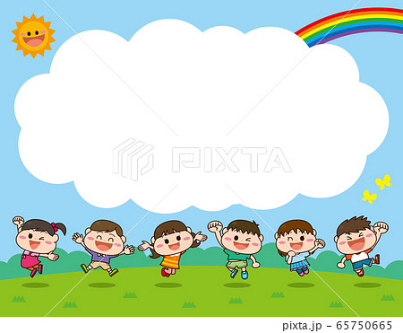 子供たちジャンプ　青空フレーム 65750665