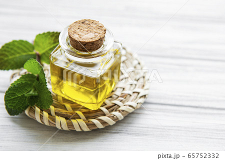 Essential aroma oil with mint 65752332