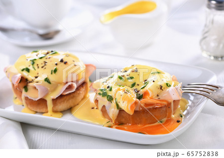 Best Benedict Eggs with Hollandaise Sauce Best Benedict Eggs with Hollandaise Sauce 65752838