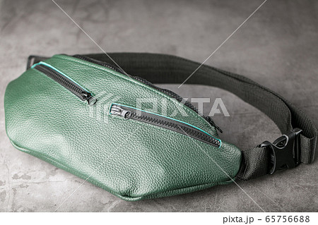 Belt bag made of dark green textured leather, Belt bag made of dark green textured leather, 65756688