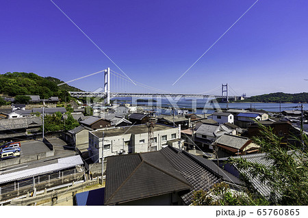 下津井の街並みと瀬戸大橋　岡山県倉敷市 65760865