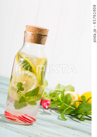 レモンとミントとラディッシュのデトックスウォーター - infused water 65761908