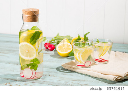 レモンとミントとラディッシュのデトックスウォーター - infused water 65761915