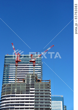 高層ビル建築現場 65763083
