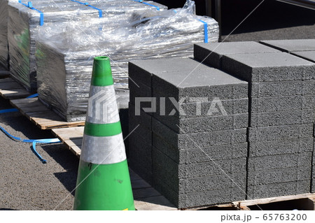 歩道の舗装工事 65763200