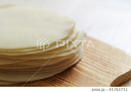 餃子の皮 65763751