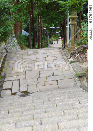 伊豆山神社 参道階段 鳥居 伊豆山神社 参道階段 鳥居 65764963