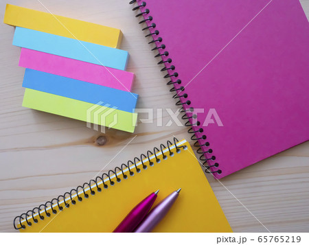 ビジネスイメージ・手帳・女性 65765219