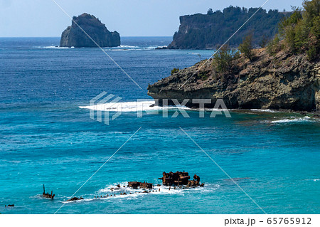 【東京都】父島の座礁船 濱江丸 【東京都】父島の座礁船 濱江丸 65765912