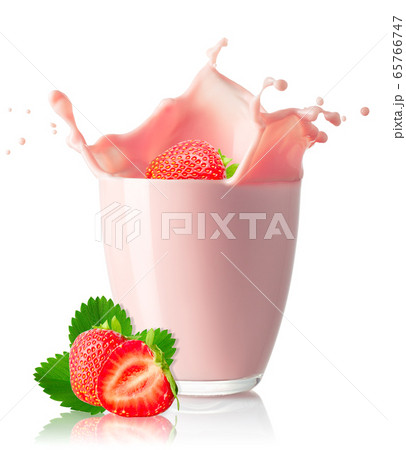 strawberry milkshake in glass 65766747