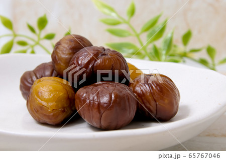 栗　甘栗　剥き栗　実　秋　マロン　木の実 65767046