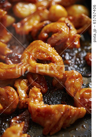 ホルモン炒め　焼肉 65767406