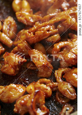 ホルモン炒め　焼肉 65767407