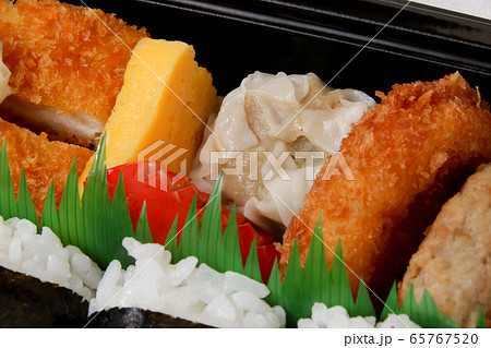 弁当　コンビニ弁当　コンビニ　ごはん　揚げ物　のり　和食 65767520