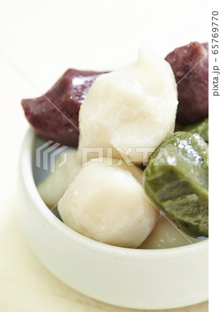 韓国の餅菓子　松餅ソンピョン 65769770