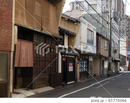 古い町並みの残る道・京都 65770066