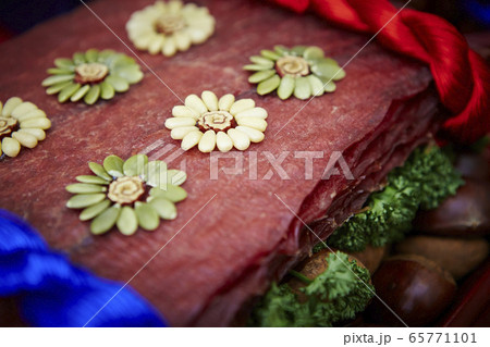 韓国の伝統行事で飾られる干し牛肉　ユッポ 65771101