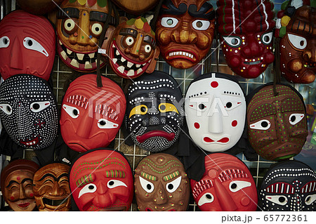 韓国の伝統工芸品 お面ハフェタルの写真素材