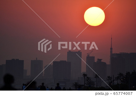 都市に沈む夕日 都市に沈む夕日 65774007