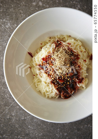 インスタントビビン麺 韓国料理 インスタントビビン麺 韓国料理 65774550
